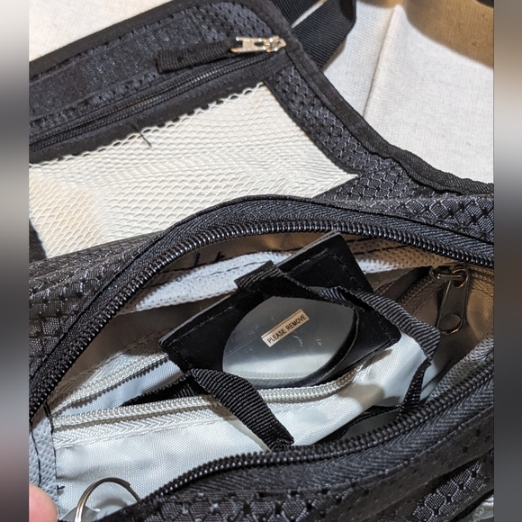 Heys Crossbody Bag and Neck Wallet - Picture 8 of 11